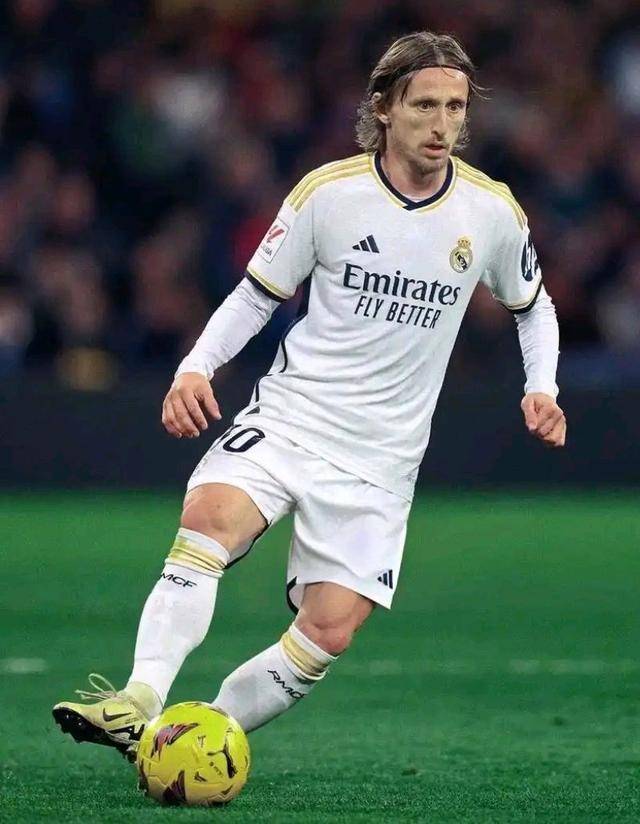 篮球湖人锁定比赛胜局，球迷狂喜